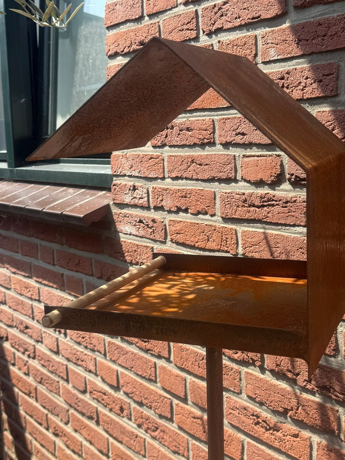 Cortenstaal vogel/voederhuisje, Ophalen, Zo goed als nieuw
