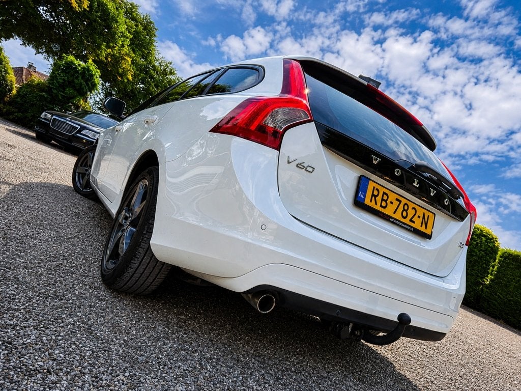Volvo V60 1.6 SUMMUM LWB WHITE Bj.2013 NAVI/PDC/NAP/STOELVW/, Auto's, Gebruikt, Zwart, 4 cilinders, 1435 kg