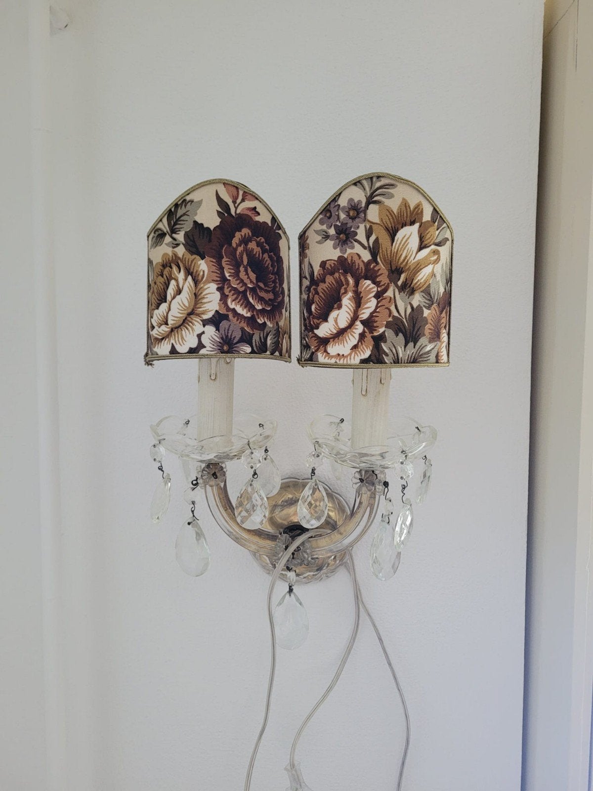 2-armige wandlamp met kristallen pegels en kappen, Met snoer/stekker, Gebruikt, Glas, E14 (klein)