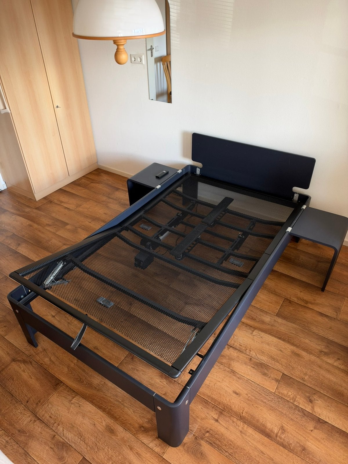 Auping Auronde 2000 elektrisch bed 120x210 + 2 bedtafels, Ophalen, 210 cm, Zo goed als nieuw, Twijfelaar