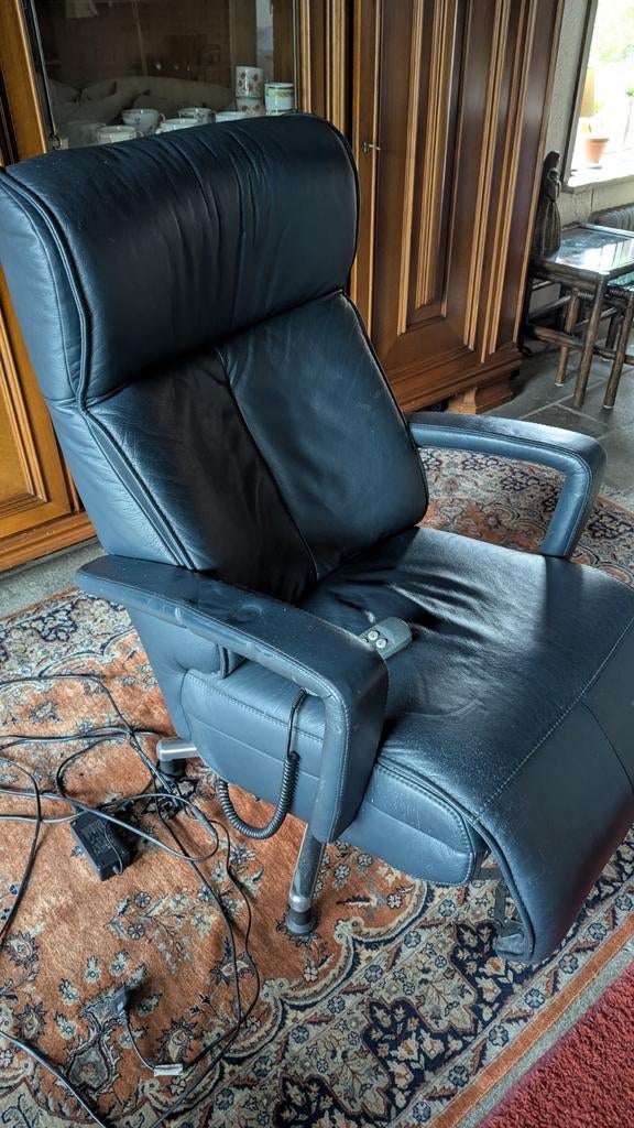 Lederen relaxfauteuil met elektrische verstelling, Ophalen, Gebruikt, 100 tot 125 cm, Modern, Comfort