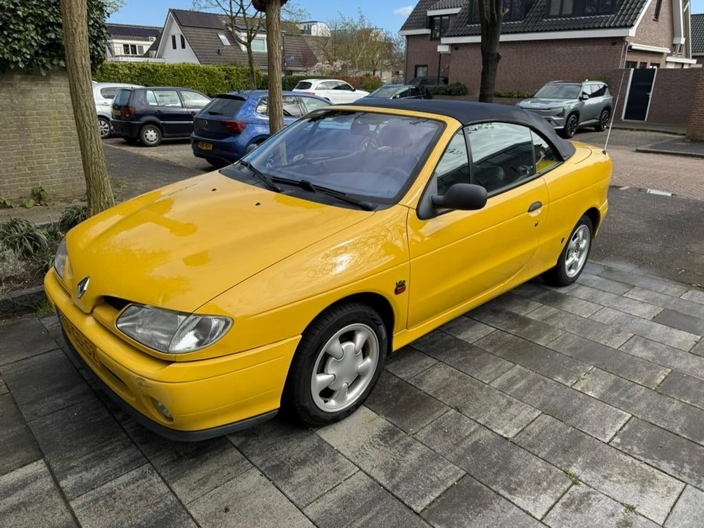 Renault Mégane 1.6 E Cabriolet Geel, Auto's, Renault, Particulier, Mégane, Alarm, Open dak, Radio, Sound system, Startonderbreker
