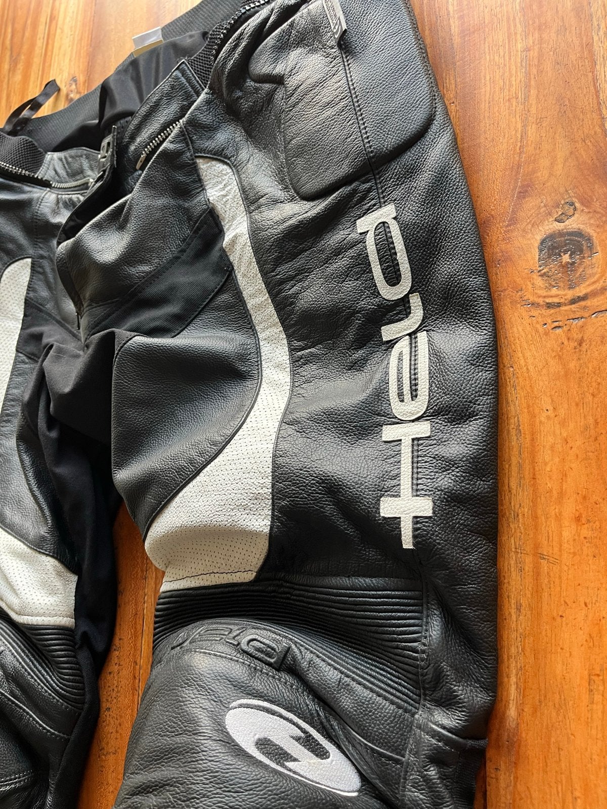 Held Leren Motorbroek - Zwart/Wit maat 62, Motoren, Kleding | Motorkleding, Ophalen of Verzenden, Tweedehands, Heren, Broek | leer