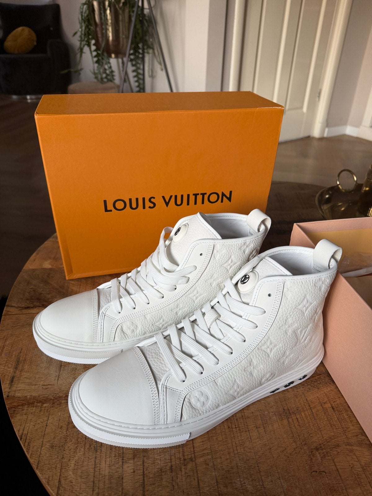 Louis Vuitton hoge sneaker (NIET ORIGINEEL), Wit, Nieuw, Ophalen of Verzenden, Sneakers of Gympen