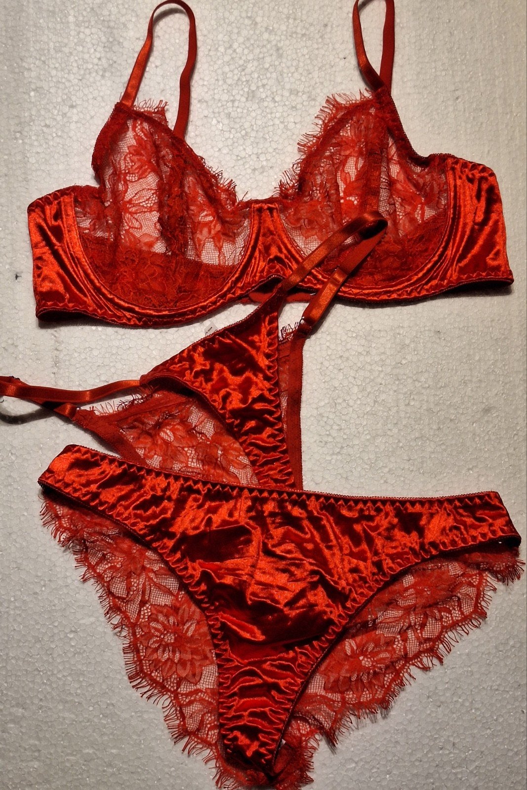 Sexy 3-delig satijnen rood setje maat XL, Kleding | Dames, Ondergoed en Lingerie, Verzenden, Rood, Setje