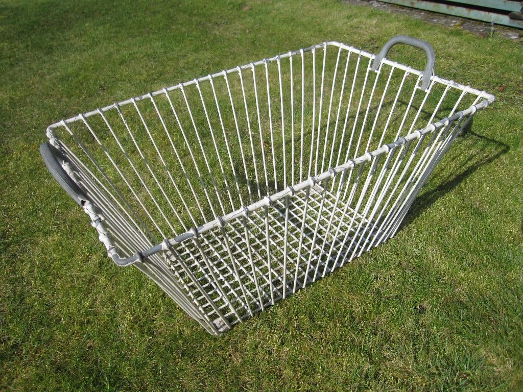Oude Franse mand voor plaids, kussens, hout, lectuur, Ophalen