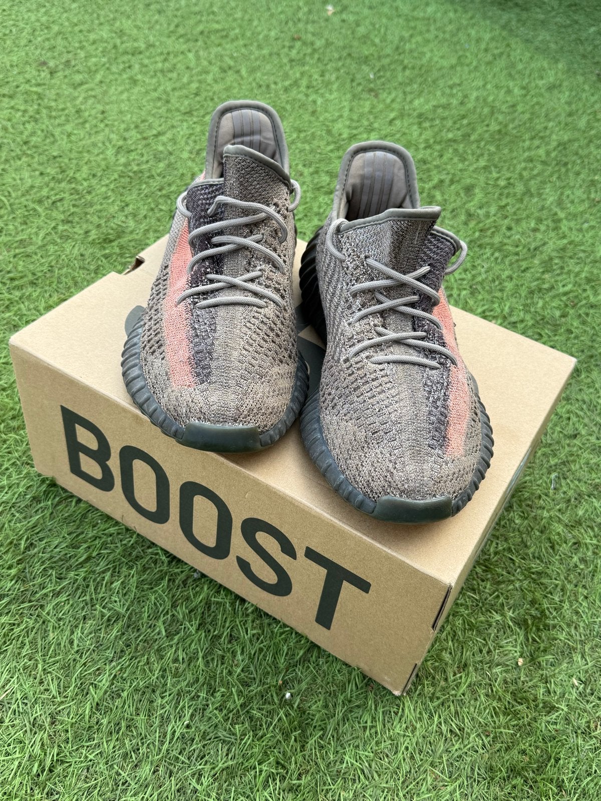 Yeezy Boost 350 V2 Ash Stone - Maat 43 1/3, Ophalen, Gedragen, Overige kleuren, Sneakers of Gympen