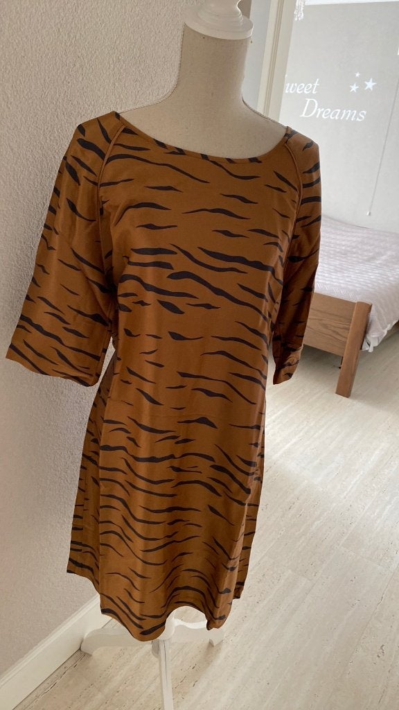 Jurk YaYa Maat 42 NIEUW Bruin-geel met zwarte wolkjes, Kleding | Dames, Bruin, Maat 42/44 (L), Nieuw, Ophalen of Verzenden