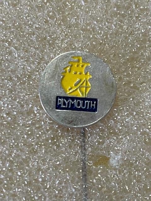 Plymouth auto speldje, Verzamelen, Speldjes, Pins en Buttons, Ophalen of Verzenden, Zo goed als nieuw, Overige onderwerpen