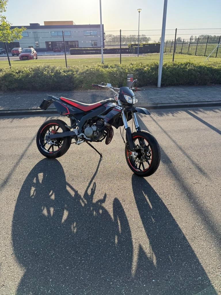 Derbi senda drd marzocchi dubble disc, Fietsen en Brommers, Brommers | Derbi, Ophalen, 6 versnellingen, Maximaal 45 km/u, Zo goed als nieuw