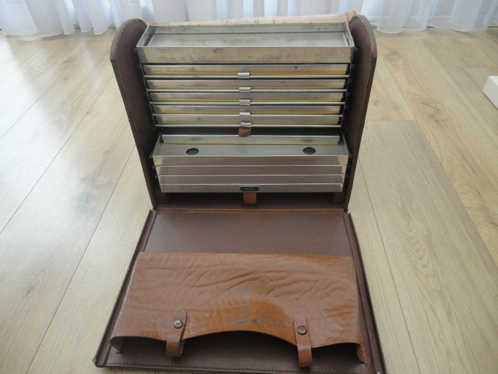 Lederen koffer / tas handelsreiziger c.q. vertegenwoordiger, Ophalen