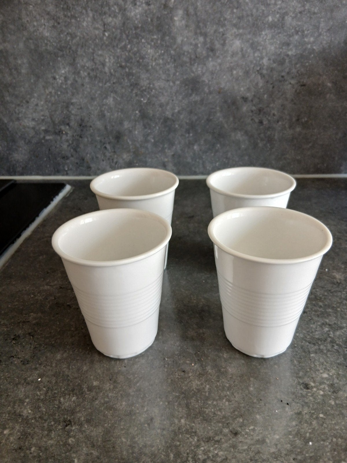 Bekers 4 stuks van Dille & Kamille, Huis en Inrichting, Keuken | Servies, Ophalen, Zo goed als nieuw, Overige stijlen, Kop(pen) en/of Schotel(s)