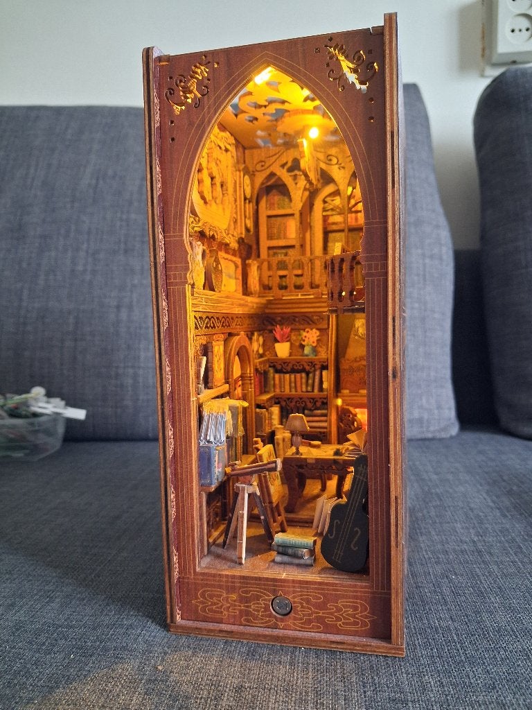 Miniatuur boekenwinkel / bibliotheek boekensteun en tram, Ophalen, Gebruikt, Groter dan 1:32