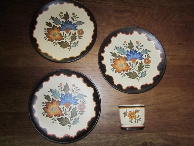 Flora plateel borden 3X en klein kannetje, Ophalen of Verzenden