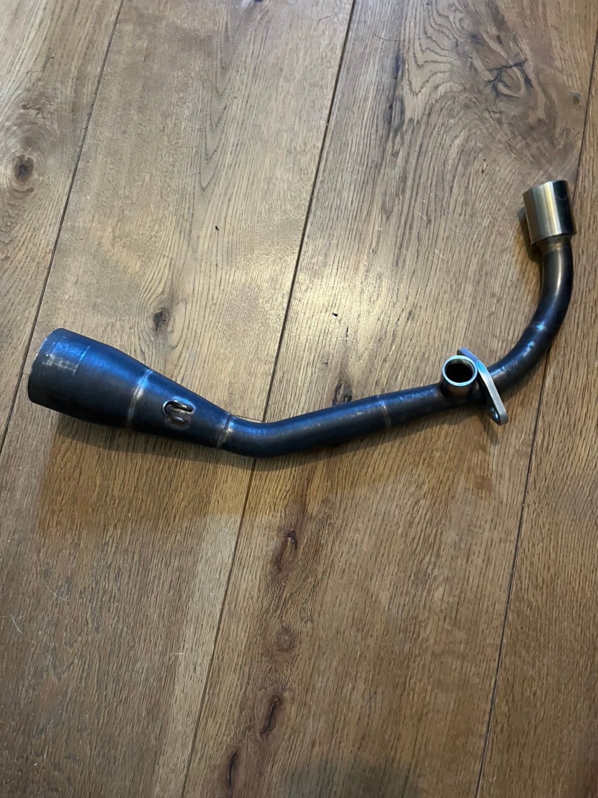 Akrapovic voorbocht en ophang 125cc vespa origineel, Verzenden