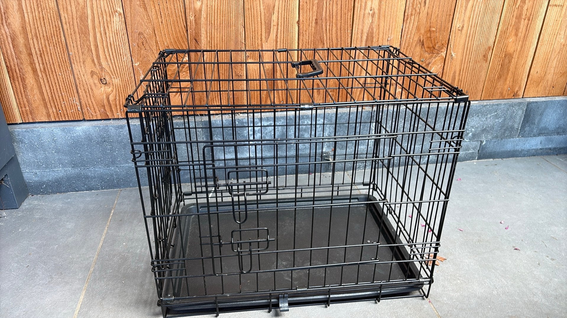 Zwarte honden bench, Dieren en Toebehoren, Ophalen, Zo goed als nieuw, 75 tot 110 cm, Minder dan 65 cm