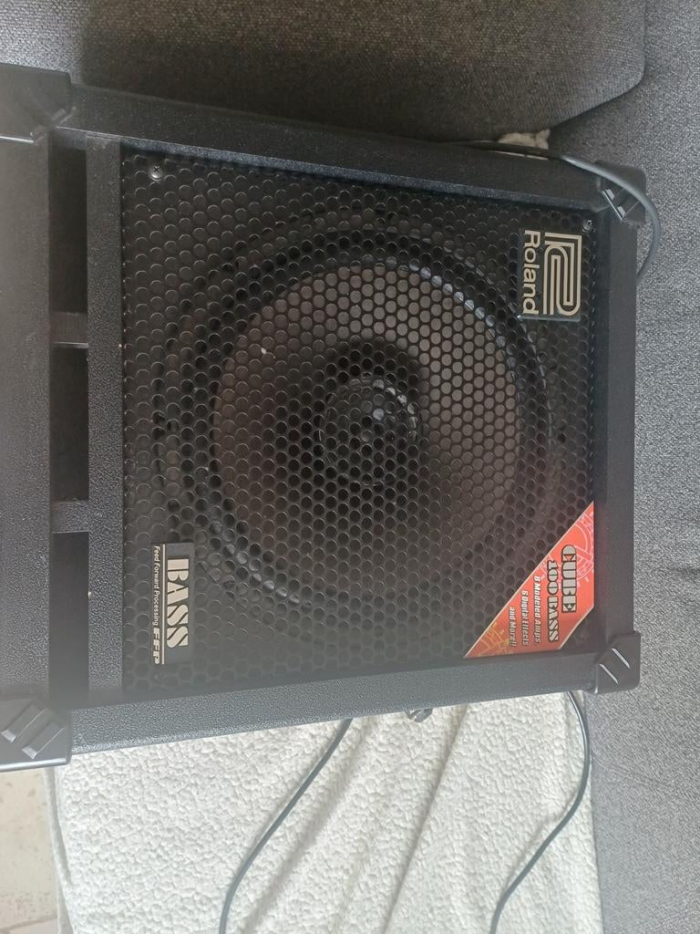 Roland Cube 100 Bass versterker, Muziek en Instrumenten, Versterkers | Bas en Gitaar, Ophalen of Verzenden