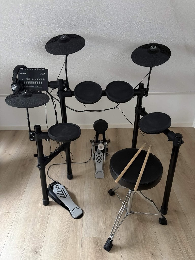 Foto 2 van Yamaha DTX432K E-Drum Set - Volledig & Werkend + koptelefoon