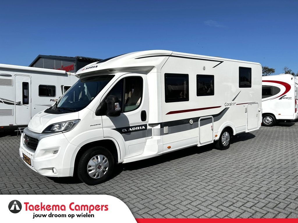 Adria Coral S 690 SC Queensbed/Euro5/2015/7.3m/Supreme uitv., Caravans en Kamperen, Fiat, Tot en met 2, 7 tot 8 meter, Bedrijf