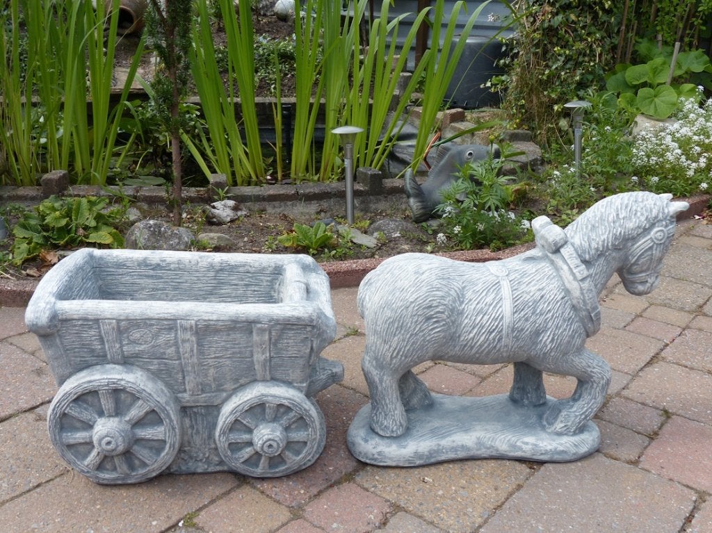 Tuinbeeld: Paard en wagen (wit beton) gepatineerd., Ophalen, Nieuw, Beton, Overige typen