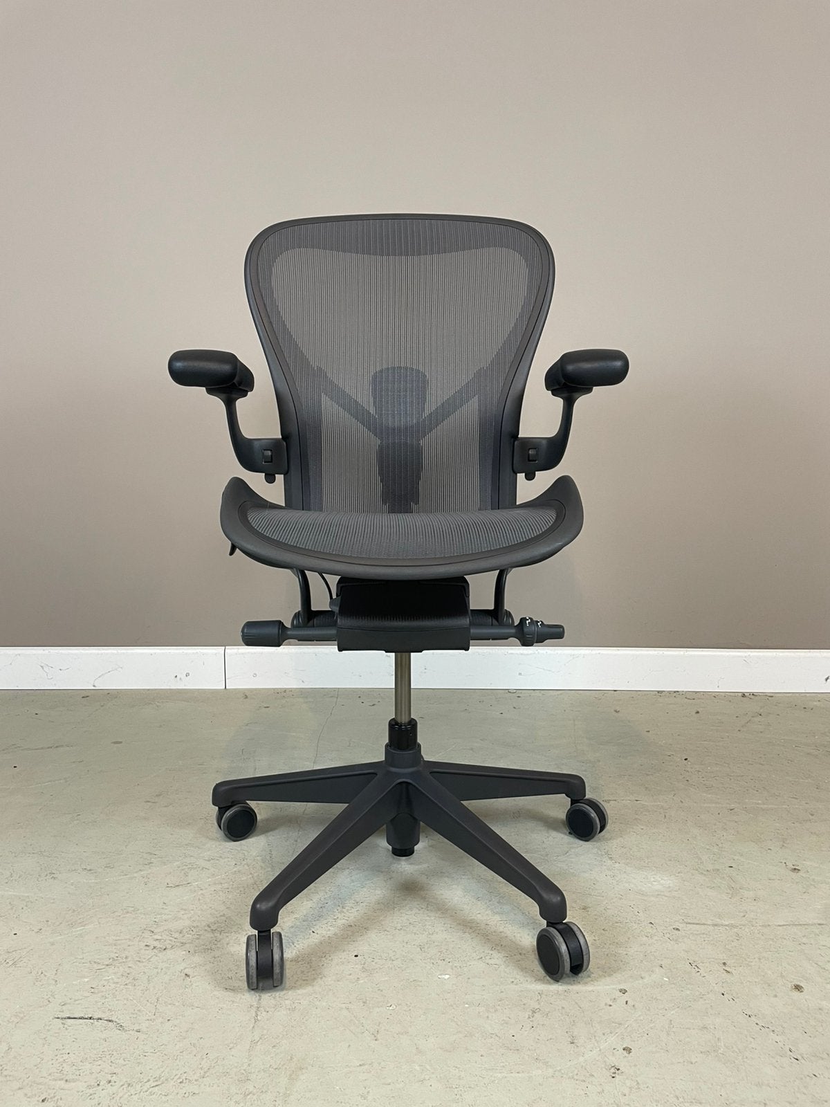 Herman Miller Aeron C Remastered graphite als NIEUW, Ophalen, Ergonomisch, Zo goed als nieuw, Bureaustoel