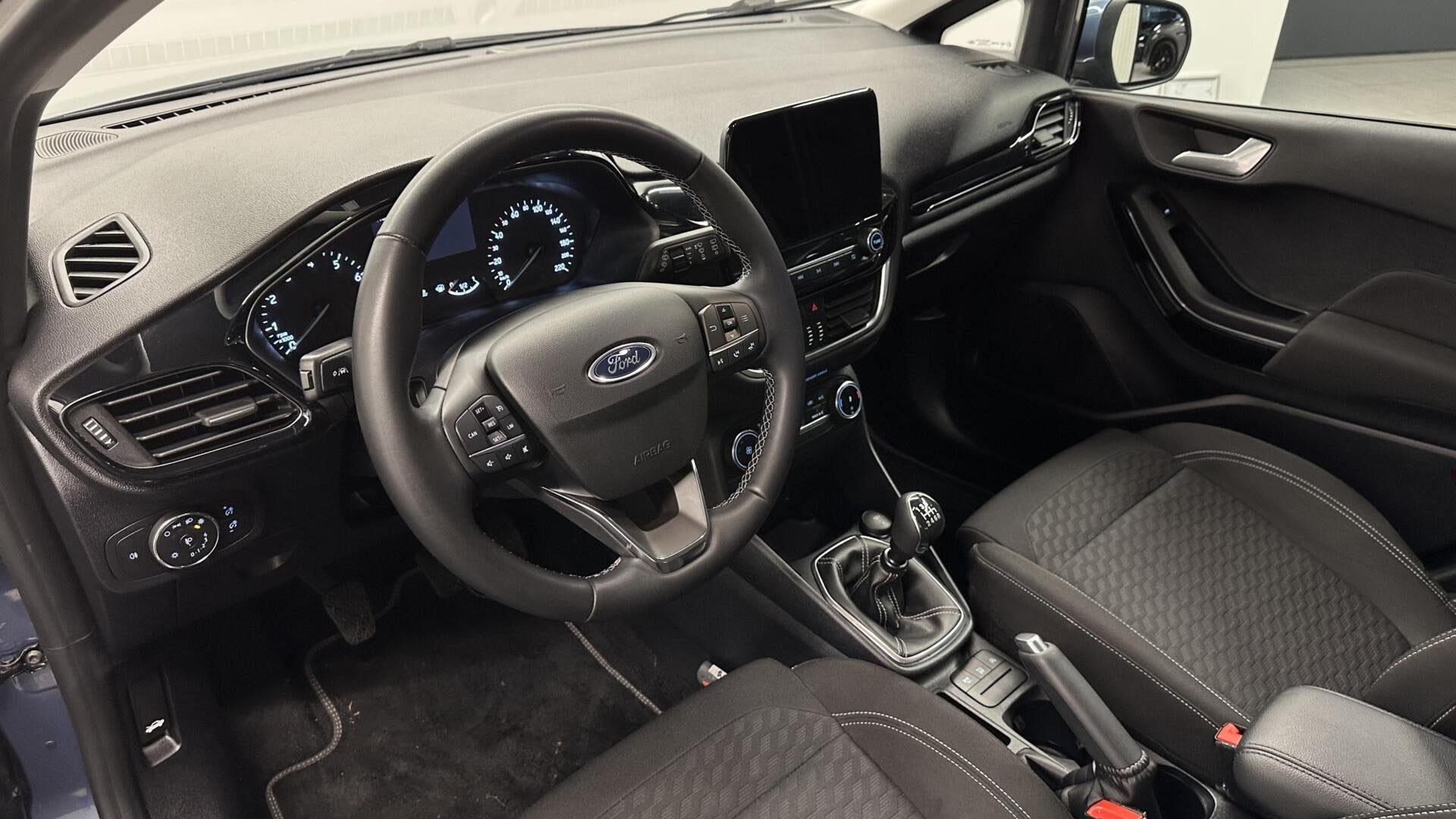 Foto 19 van Ford Fiesta 1.0 EcoBoost Hybrid Titanium NAVI CRUISE CARPLAY