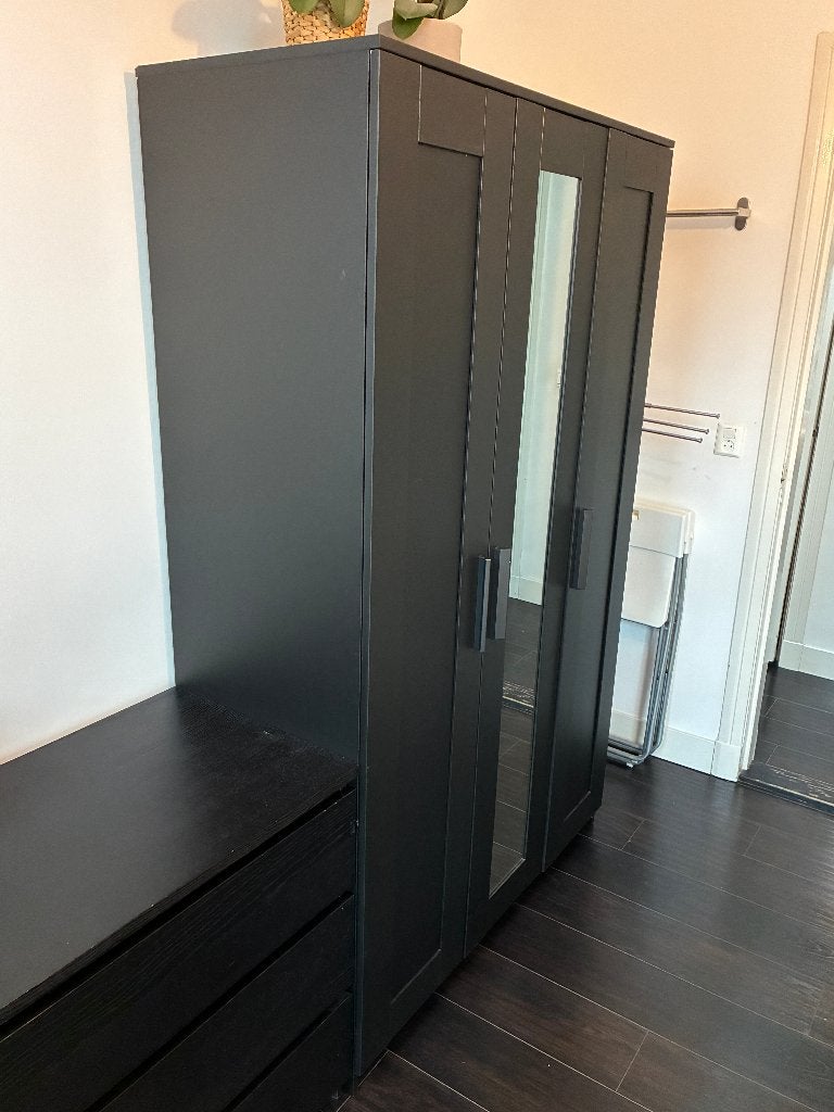 Brimnes Kledingkast met Spiegel Zwart, Ophalen, Gebruikt, 100 tot 150 cm, 150 tot 200 cm