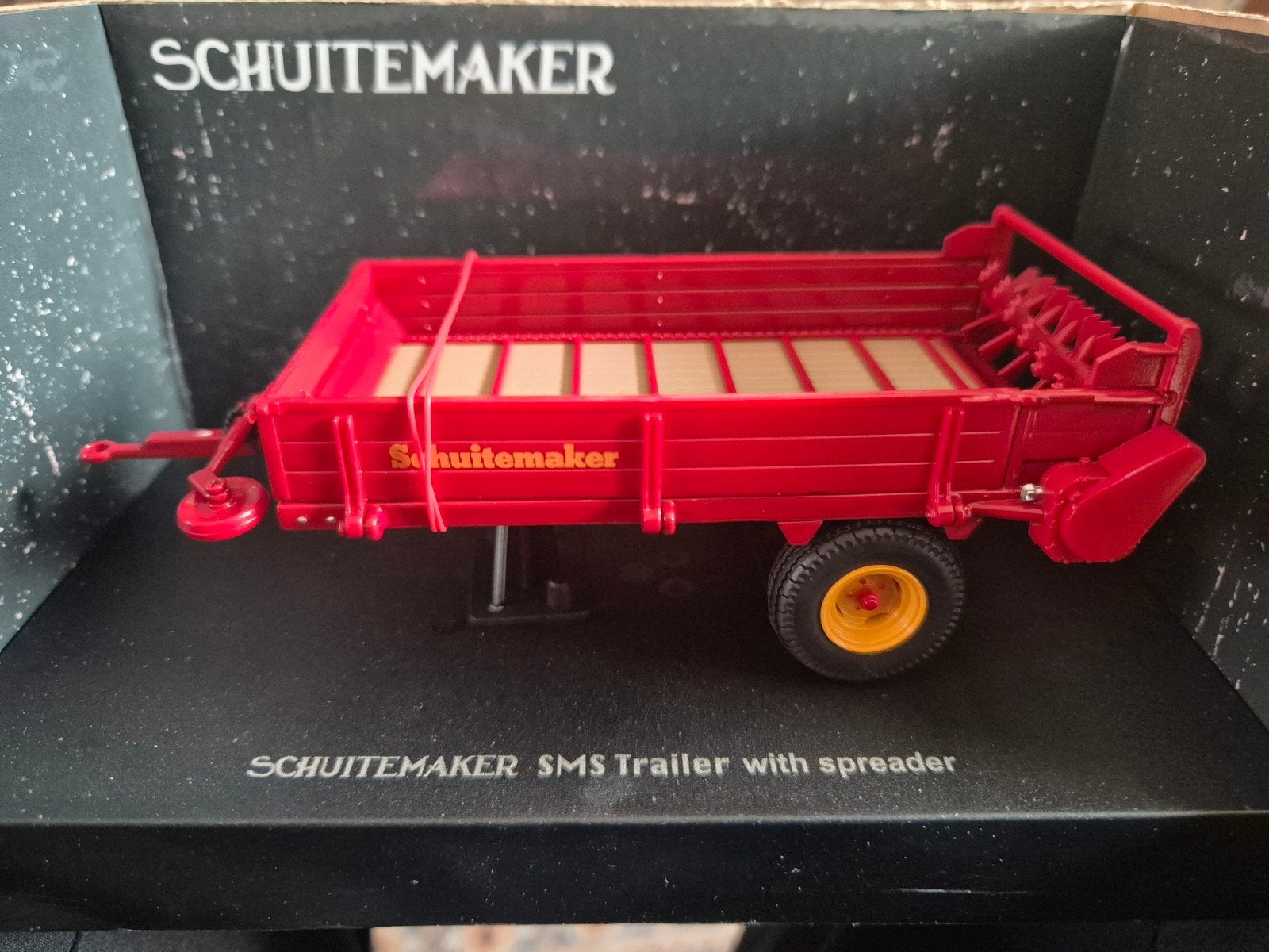 Schuitemaker SMS Trailer met strooier - Schaal 1:32, Hobby en Vrije tijd, Modelauto's | 1:32, Ophalen of Verzenden, Nieuw, Tractor of Landbouw