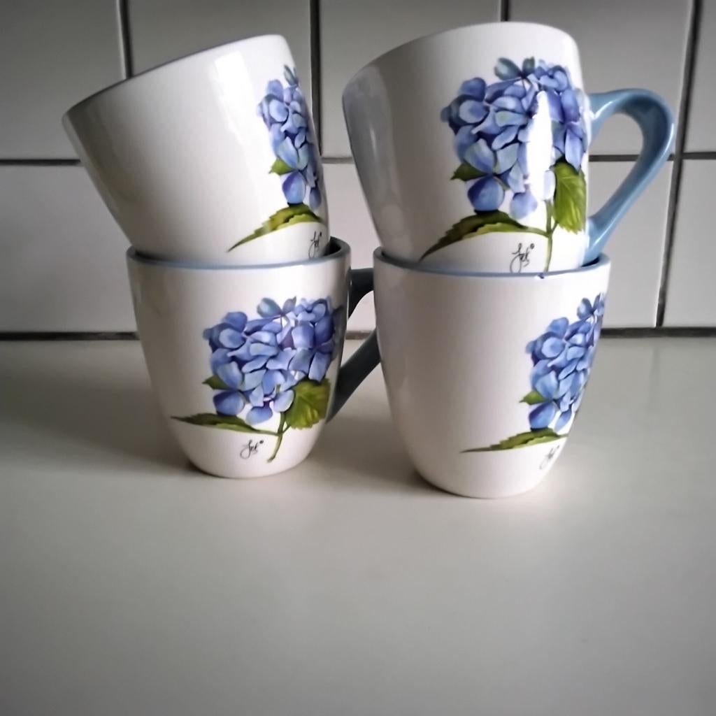 Jet hortensia 4 mokken,bloempot,soepkom, roomstellen, Huis en Inrichting, Keuken | Servies, Ophalen of Verzenden, Zo goed als nieuw