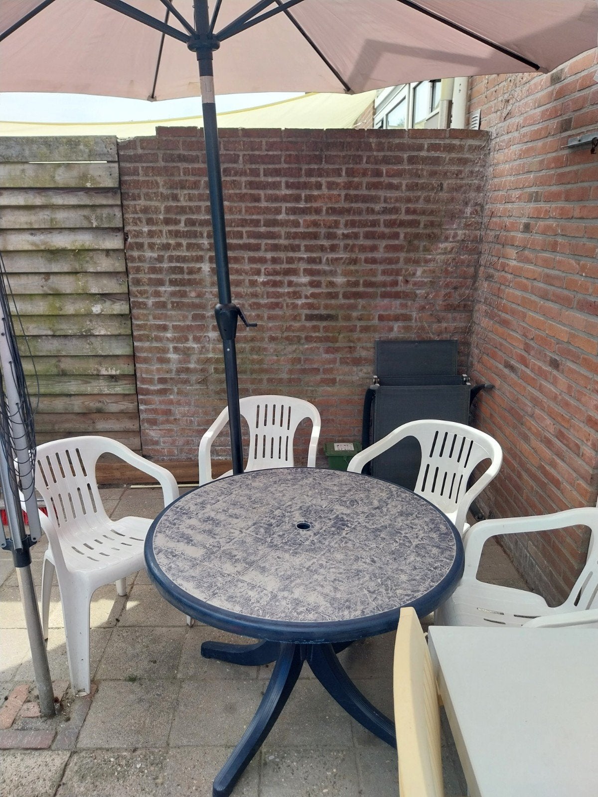 Tuinset met parasol en voet, Ophalen of Verzenden, Gebruikt, 2 tot 3 meter, Stokparasol
