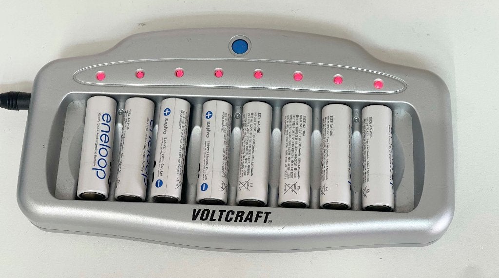 VOLTCRAFT UFC-8 batterijlader + 16x oplaadbare AA batterijen, N, N, Ophalen of Verzenden, Zo goed als nieuw