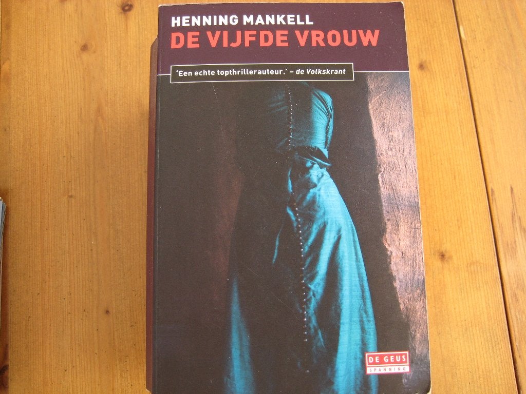 Henning Mankell: De vijfde vrouw, Ophalen of Verzenden, Zo goed als nieuw