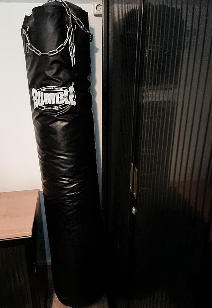 Rumble bokszak + muurbeugel, Ophalen, Zo goed als nieuw, Bokszak