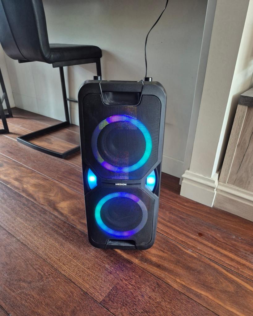 Bluetooth box met FM radio en microfoon (werkt op netstroom), Ophalen, Gebruikt, Complete set