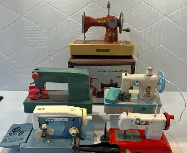 5x Vintage blikken Speelgoed Naaimachines Orsha Regina USSR, Verzenden