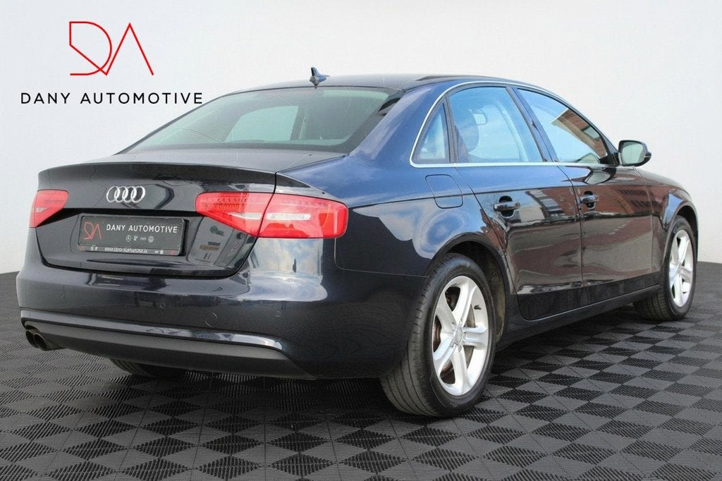 Audi A4 Limousine 1.8 TFSI AUT. I CRUISE I AFN. TREKH I NAVI, Auto's, Audi, Euro 5, Stof, Gebruikt, 4 cilinders