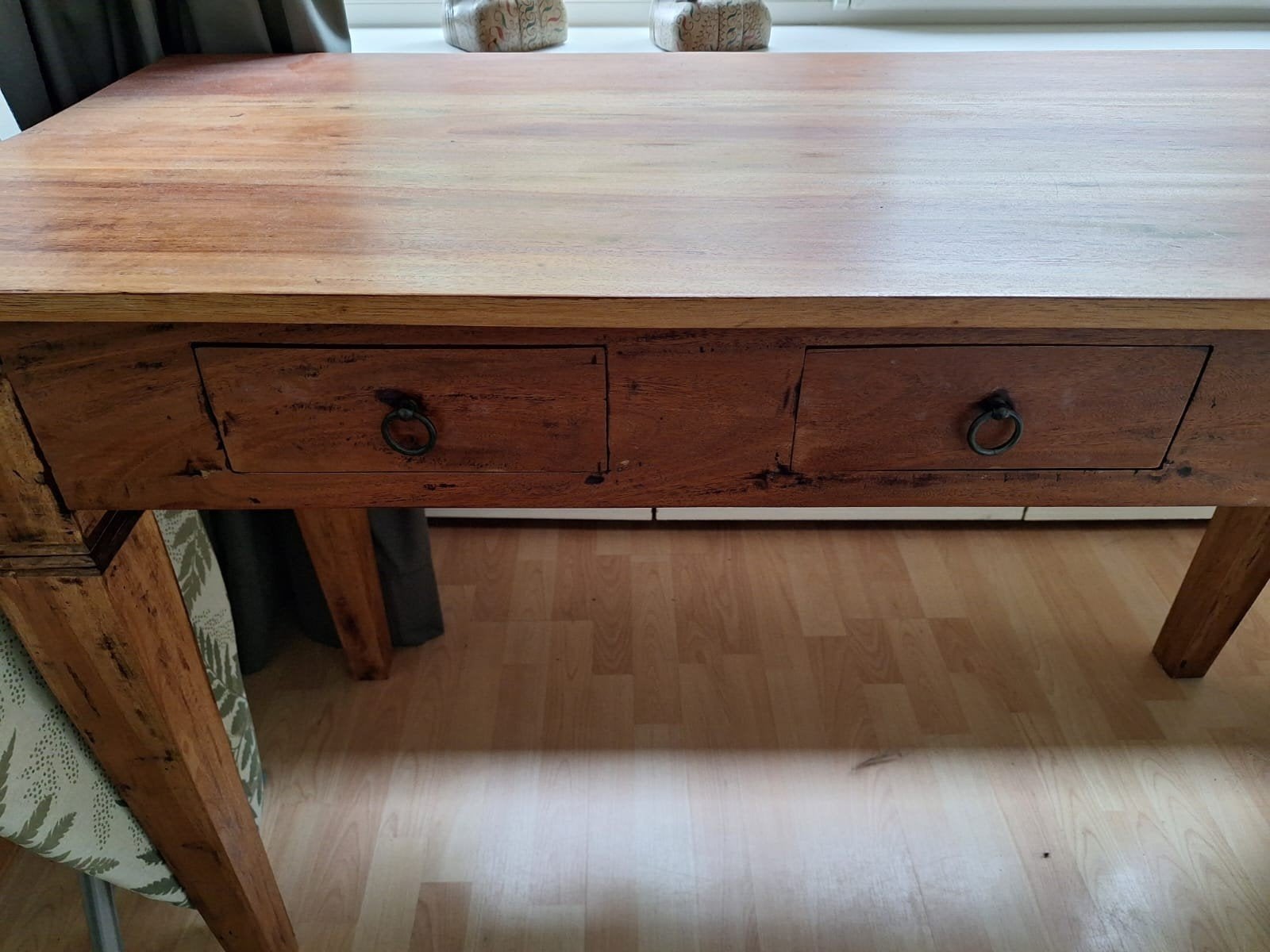Houten tafel met lades - 131x55x80cm, Ophalen, Gebruikt, 100 tot 150 cm, Tot twee personen