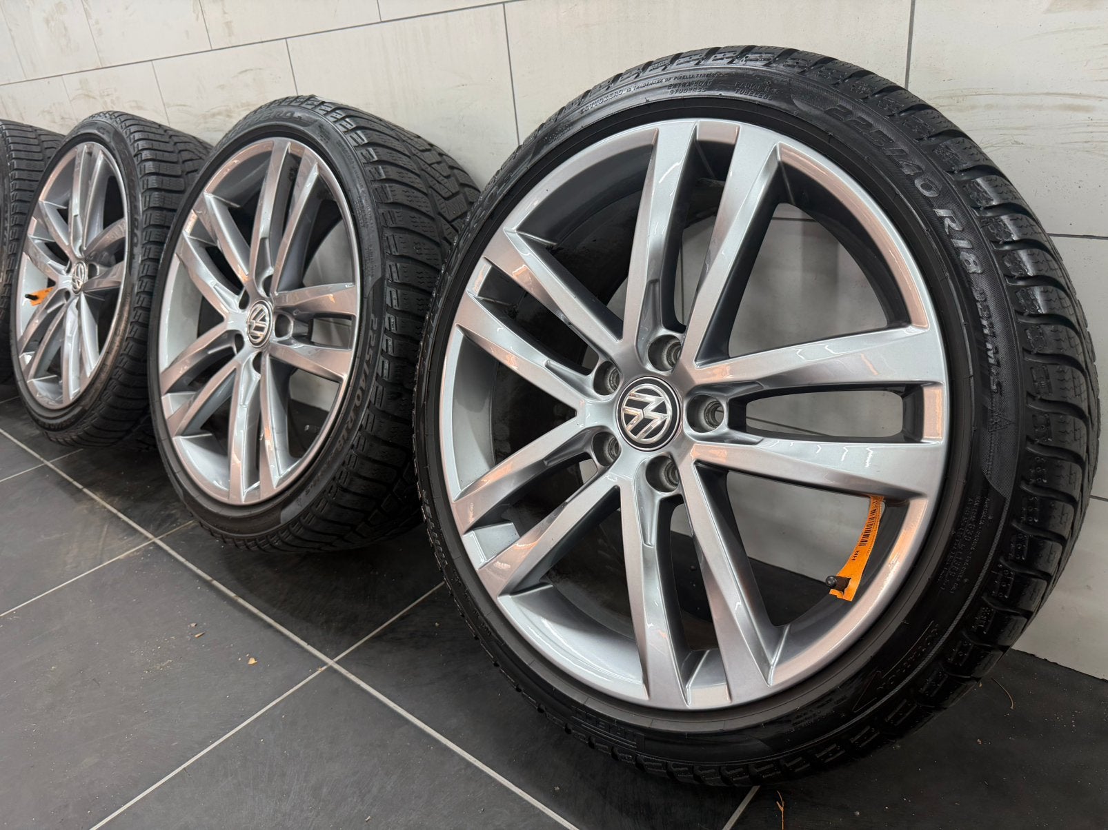Originele set 18 inch velgen Volkswagen Golf 6 7 8 - Winter., Auto-onderdelen, Banden en Velgen, Ophalen, 18 inch, Gebruikt, Banden en Velgen