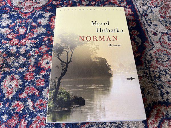 Merel Hubatka. Norman. Nieuw Guinea. Softcover, 303 Blz., Boeken, 20e eeuw of later, Nieuw, Ophalen of Verzenden, Merel Hubatka