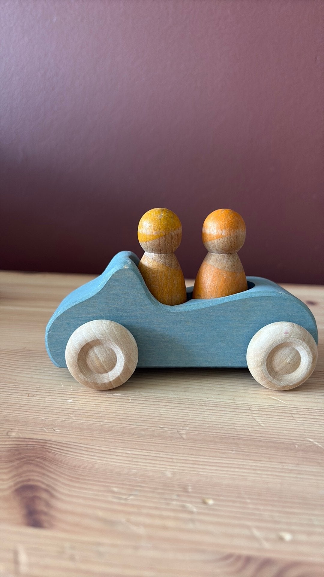 Grimms auto met twee poppetjes, Ophalen of Verzenden, Gebruikt