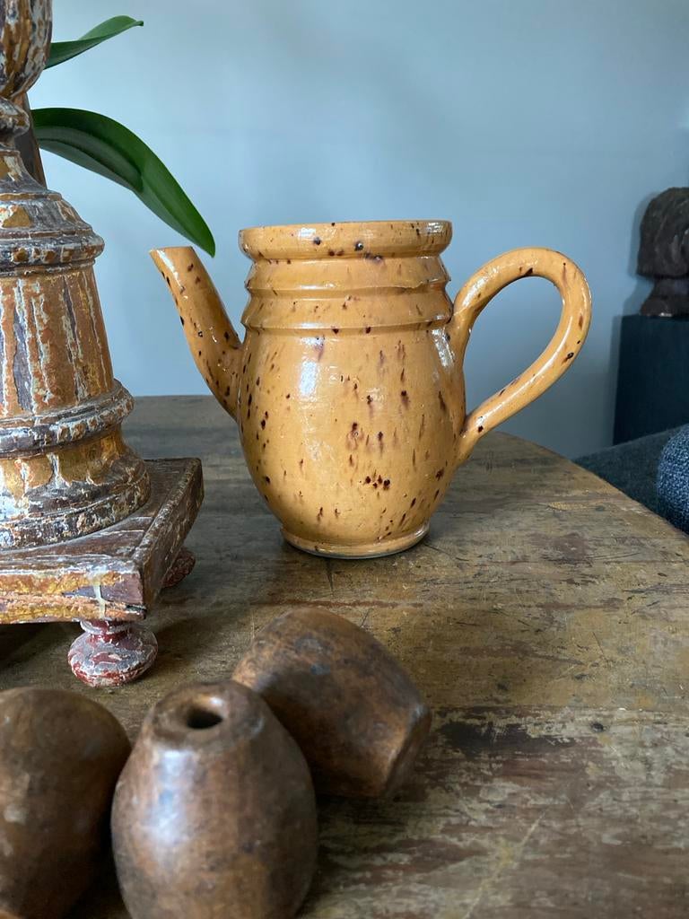 Antieke Franse okergele aardewerken koffiepot, Antiek en Kunst, Antiek | Keramiek en Aardewerk, Ophalen of Verzenden