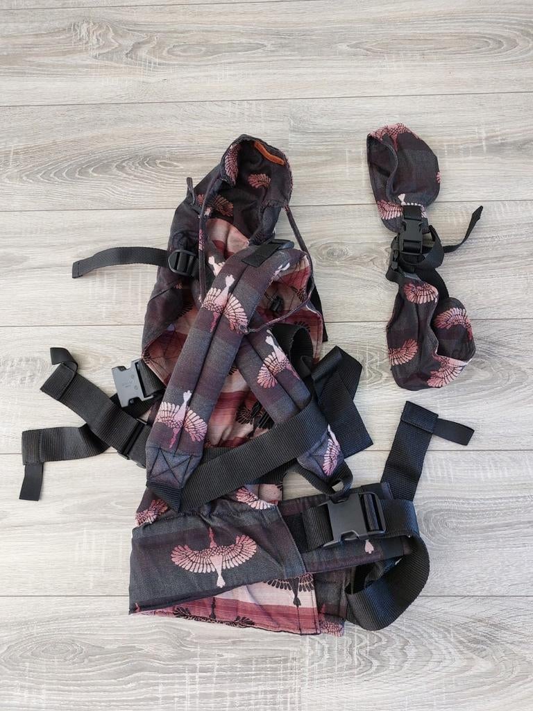 Ergonomische draagzak met kraanvogelpatroon, Ophalen