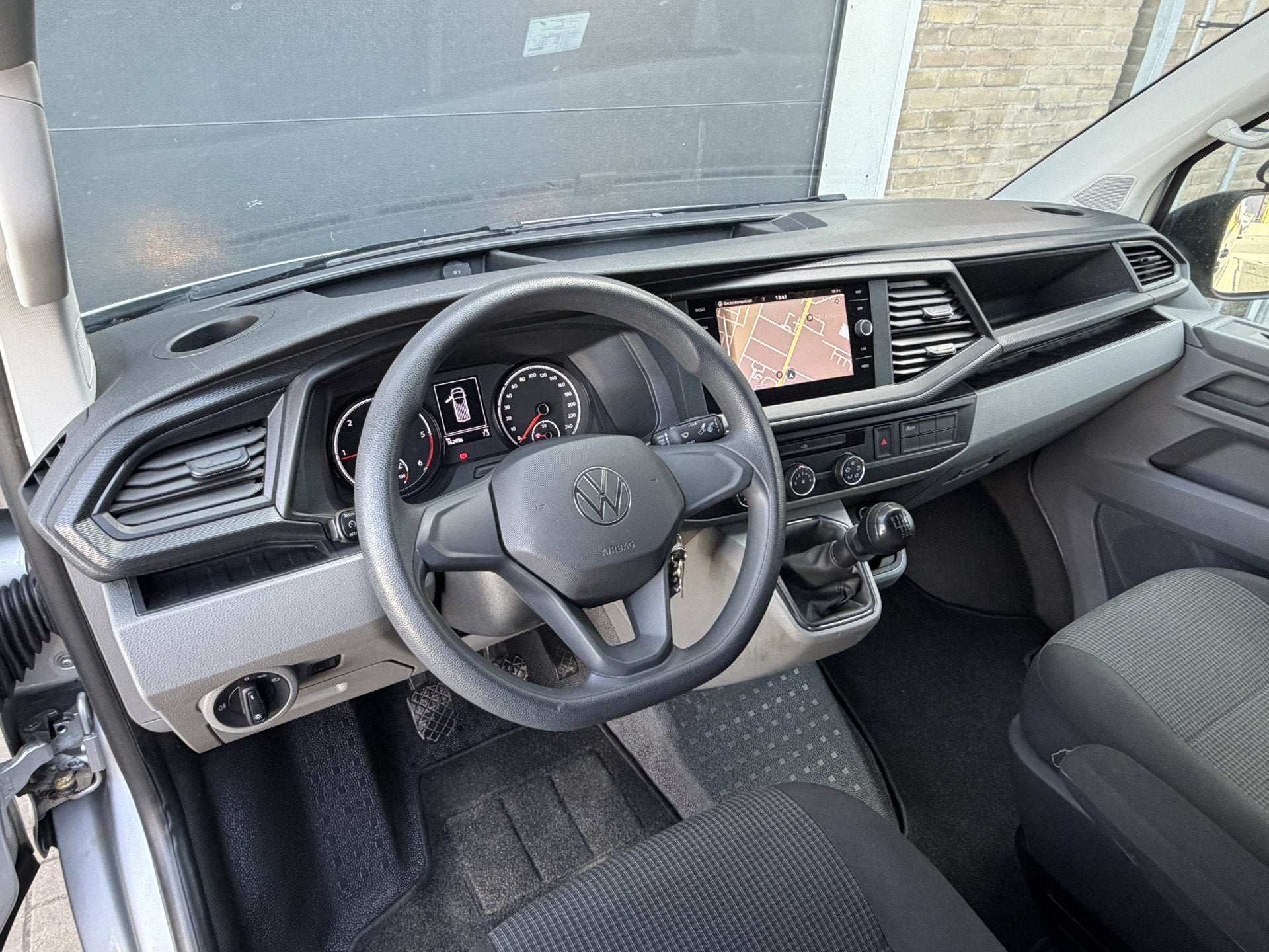Volkswagen Transporter 2.0 TDI L2H1 150PK Euro6 CarPlay/crui, Voorwielaandrijving, Dealer onderhouden, Gebruikt, 4 cilinders