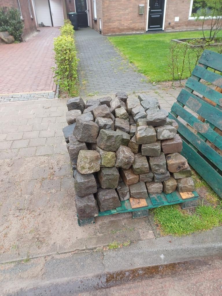 120 stuks granieten kasseien / keien, Ophalen, Gebruikt, Graniet, Kei