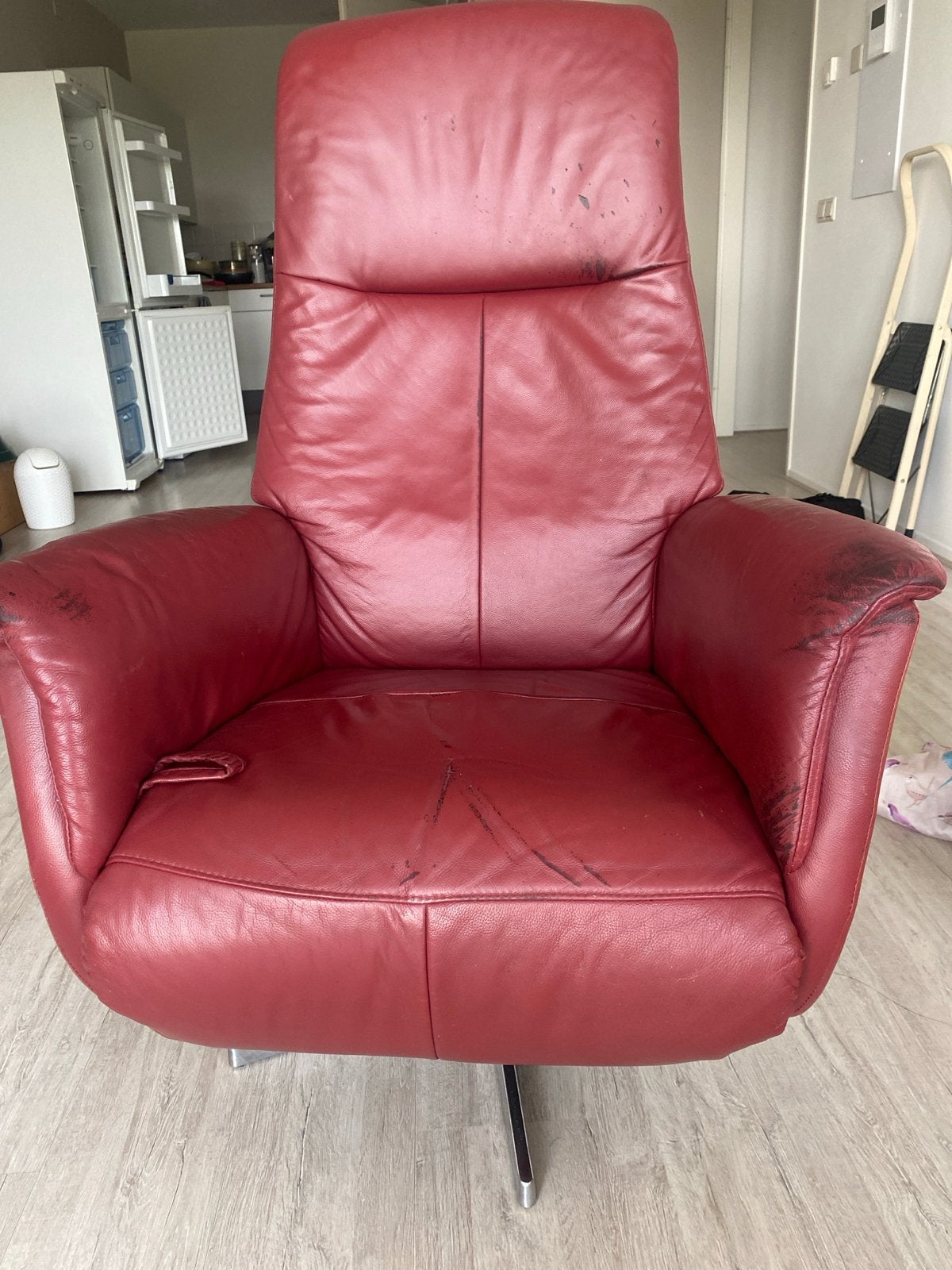 Rode leren relaxfauteuil, Ophalen, Gebruikt, Leer, 50 tot 75 cm