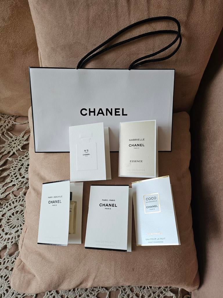 Chanel tasje met samples, Sieraden, Tassen en Uiterlijk, Uiterlijk | Parfum, Nieuw, Ophalen of Verzenden