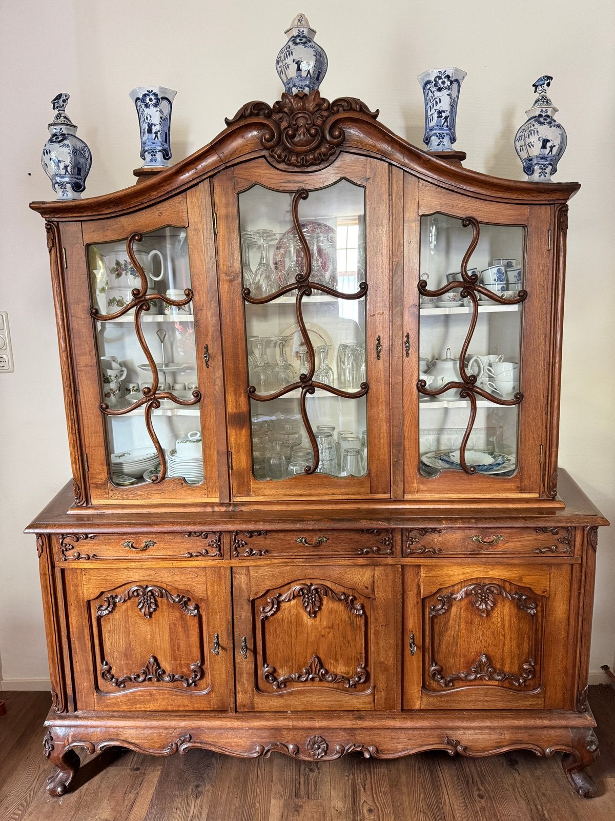 Kabinet met kaststel, Ophalen