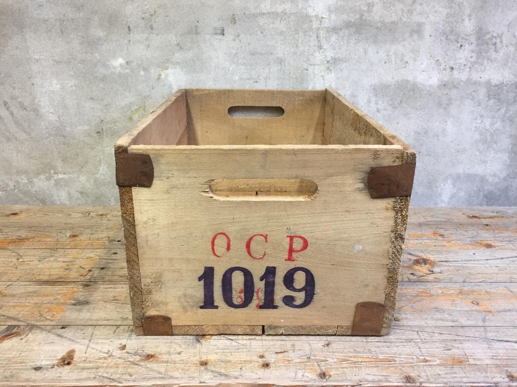 Leuke vintage houten kist met letters cijfers metalen hoeken, Minder dan 50 cm, Gebruikt, Minder dan 50 cm, Ophalen of Verzenden