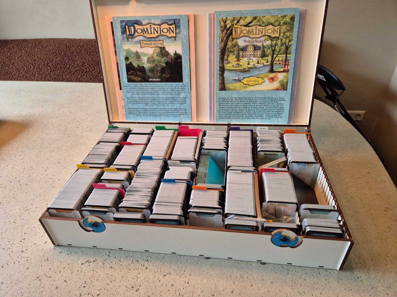Dominion 2nd edition met 15 uitbereidingen, promos & customD, Vijf spelers of meer, Ophalen of Verzenden, Zo goed als nieuw, 999 Games