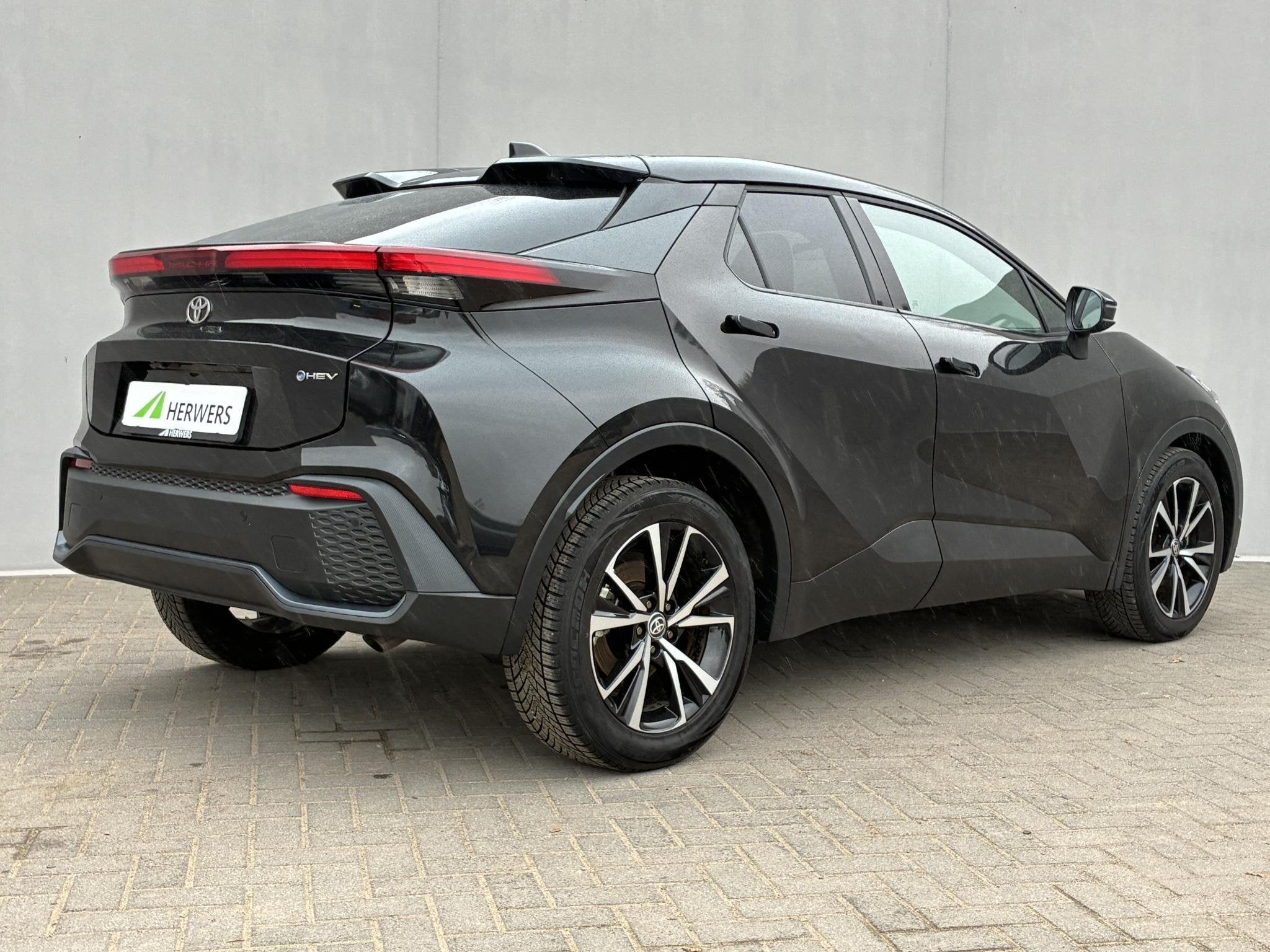 Toyota C-HR 1.8 Hybrid 140 First Edition / Adaptieve Cruise, Auto's, Stof, Euro 6, 4 cilinders, Zwart